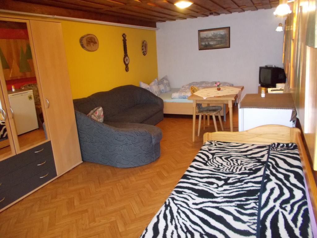 Gaststatte Und Pension Skiklause Klingenthal Esterno foto